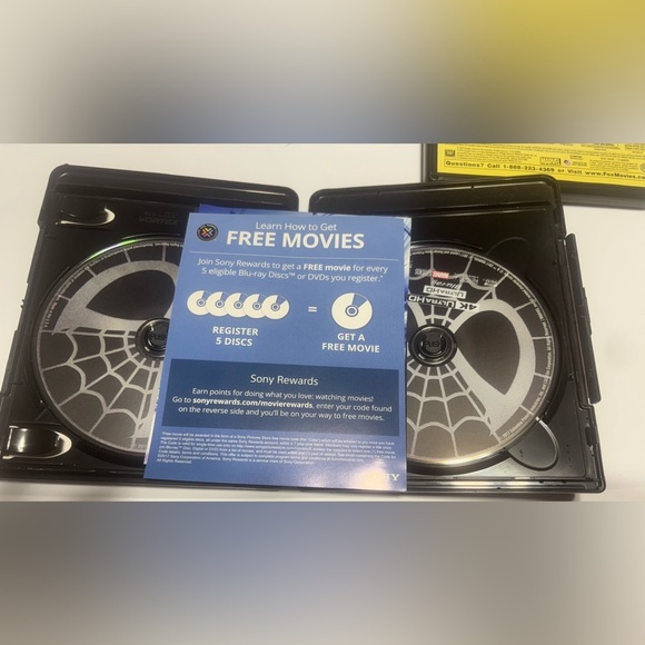 Marvel Bundle UV HDR Blu-Ray, DVD, & Digital Code Combo Packs. Includes 4 - Picture 5 of 6